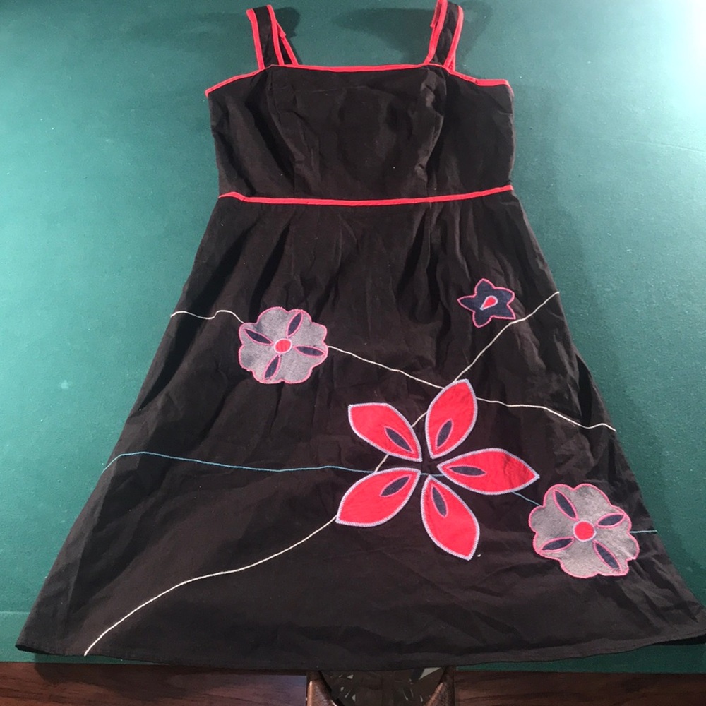 Very cute floral dress, very fresh look